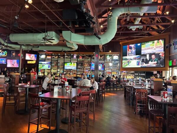 Best Sports Bars in Philadelphia - Chickies & Petes @ Packer