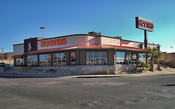 Best Sports Bars in El Paso - Hooters @ El Paso