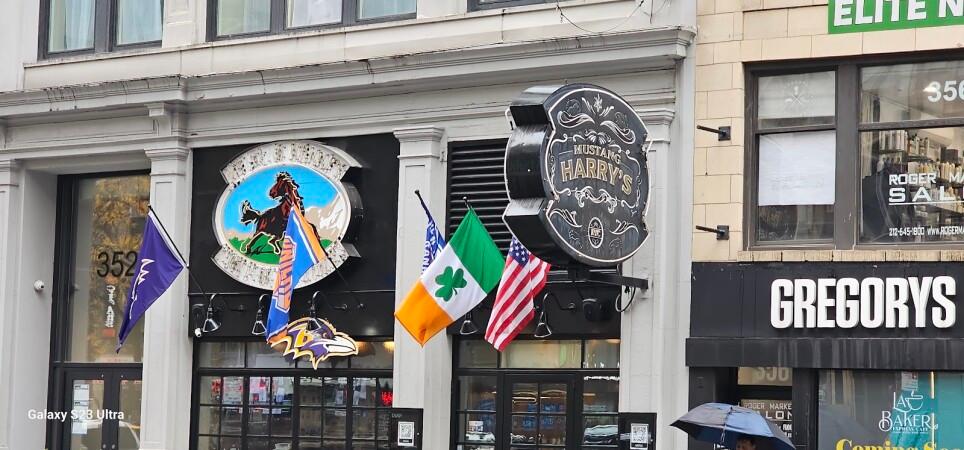 Best Sports Bars in New York - Mustang Harrys