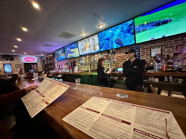 Best Sports Bars in Tempe - Phillys Sports Bar & Grill