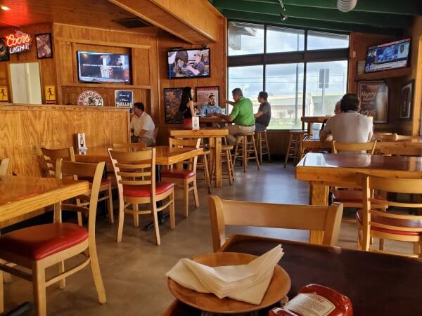 Best Sports Bars in Orlando - Winghouse Vii