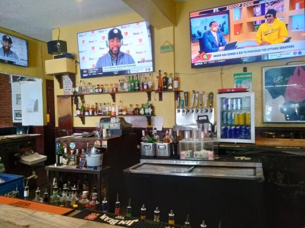 Best Sports Bars in Miami Beach - Teds Hideaway