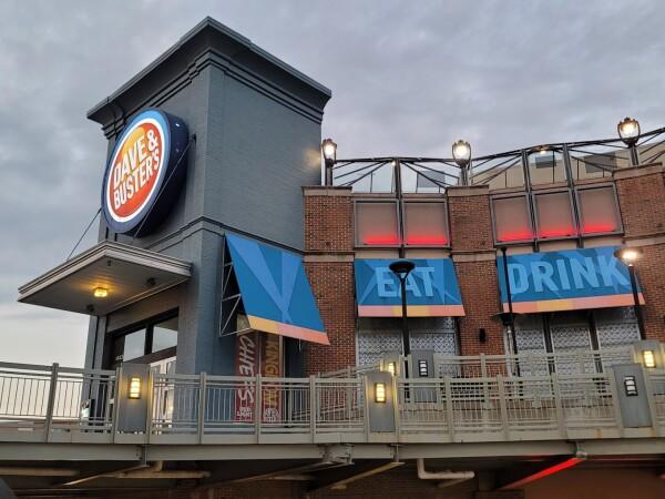 Best Sports Bars in Kansas City - Dave & Busters @ Kansas City