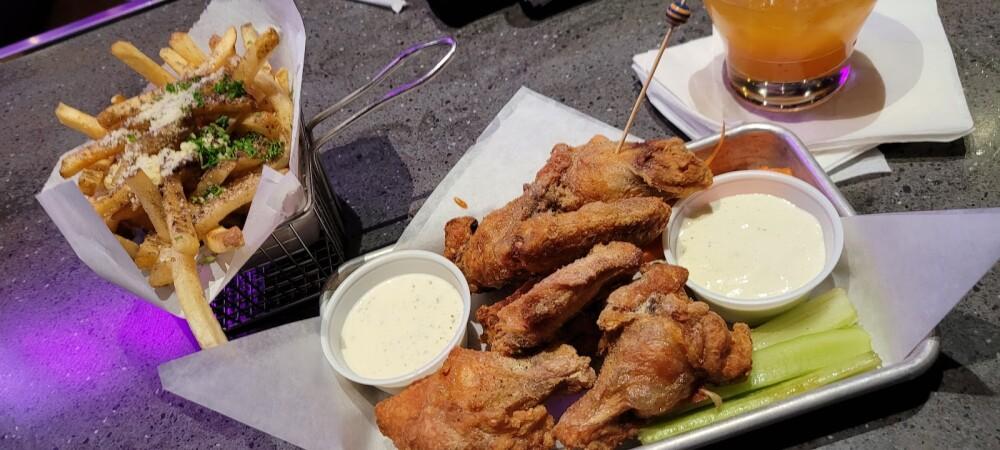 Best Sports Bars in Islandia - Dave & Busters @ Islandia