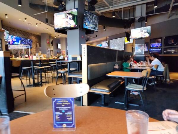 Best Sports Bars in Brooklyn - Buffalo Wild Wings @ Brooklyn, Ny - Flatbush Ave.