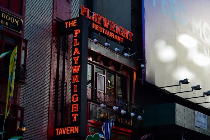 Best Sports Bars in New York - Playwright Act 2