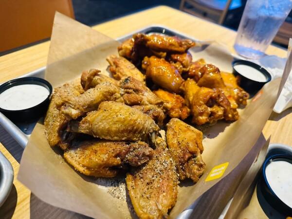 Best Sports Bars in Riverview - Buffalo Wild Wings @ Riverview, Fl