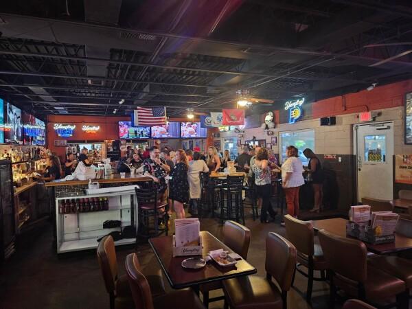 Best Sports Bars in Jeffersonville - Hoopsters Sports Bar & Grill