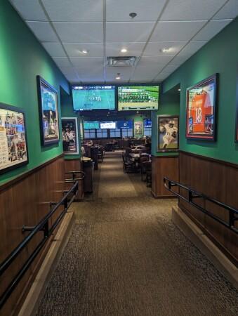 Best Sports Bars in Orlando - Duffys Sports Grill @ Waterford Lakes