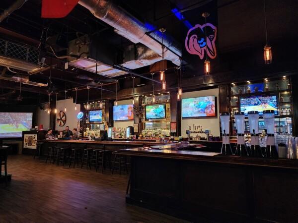 Best Sports Bars in Baltimore - Luckies Tavern @ Power Plant Live