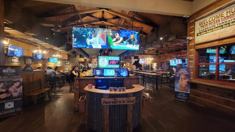 Best Sports Bars in Oakbrook Terrace - Twin Peaks Restaurant @ Oakbrook Terrace