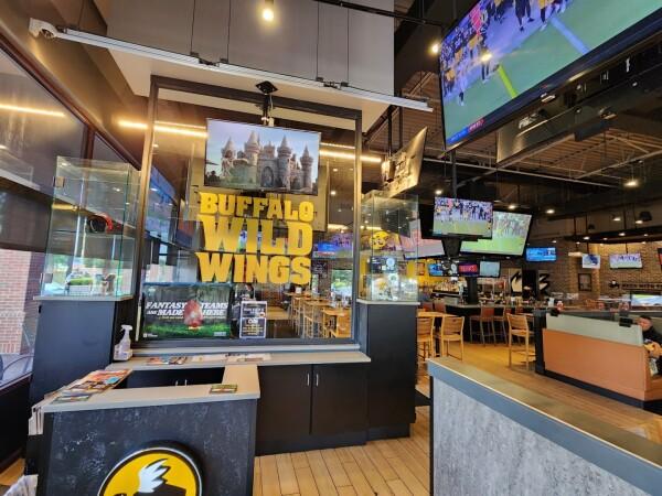 Best Sports Bars in Morganville - Buffalo Wild Wings @ Marlboro, Nj