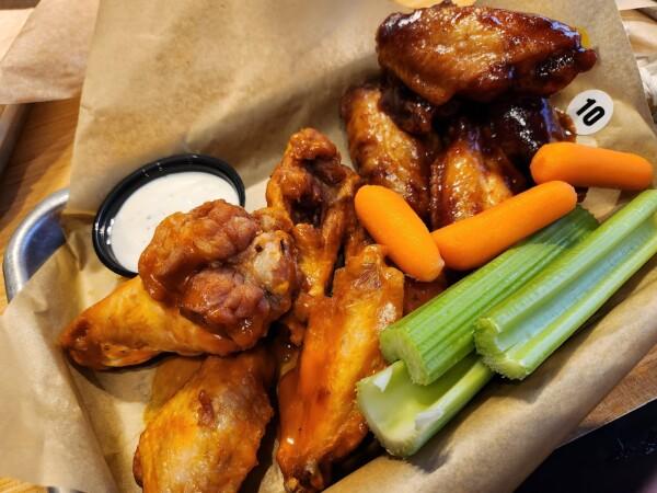 Best Sports Bars in Morganville - Buffalo Wild Wings @ Marlboro, Nj