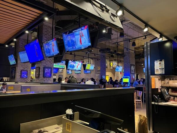 Best Sports Bars in Los Angeles - Buffalo Wild Wings @ Los Angeles, Ca-Koreatown