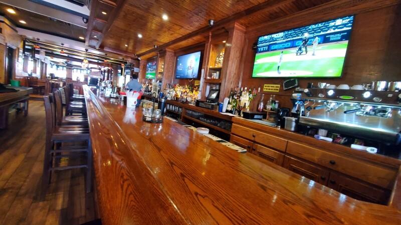 Best Sports Bars in New York - Saluggis East