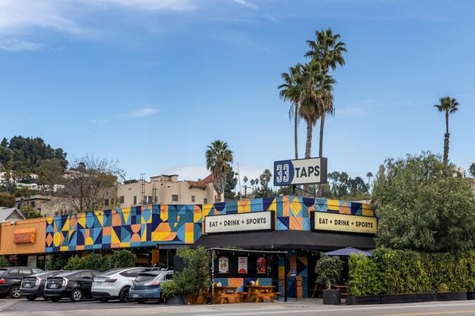 Best Sports Bars in Los Angeles - 33 Taps @ Silver Lake