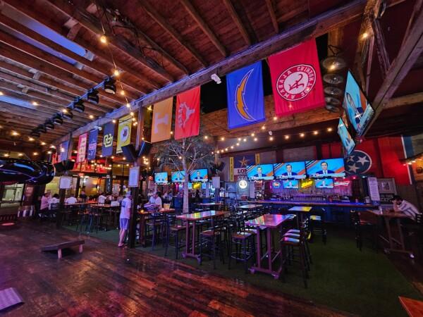 Best Sports Bars in San Diego - Deck At Moonshine