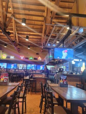 Best Sports Bars in Phoenix - Cold Beer And Cheeseburgers @ Arcadia