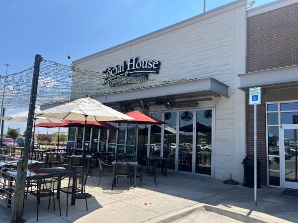 Best Sports Bars in Arlington - Social House @ Arlington