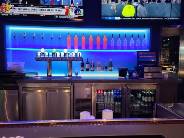 Best Sports Bars in Pittsburgh - Dave & Busters @ Pittsburgh/North Hills