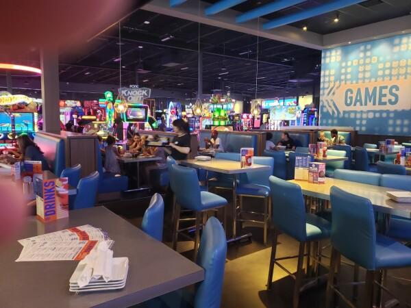 Best Sports Bars in Blackwood - Dave & Busters @ Gloucester