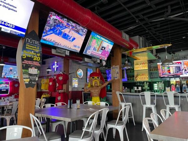 Best Sports Bars in Clearwater - Hogans Hangout