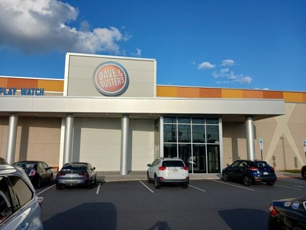 Best Sports Bars in Whitehall - Dave & Busters @ Whitehall, Pa