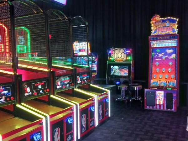 Best Sports Bars in Whitehall - Dave & Busters @ Whitehall, Pa