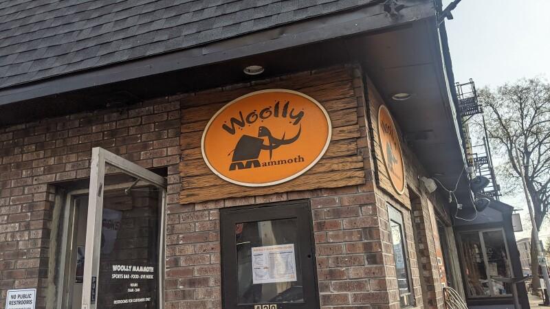 Best Sports Bars in Philadelphia - Woolly Mammoth