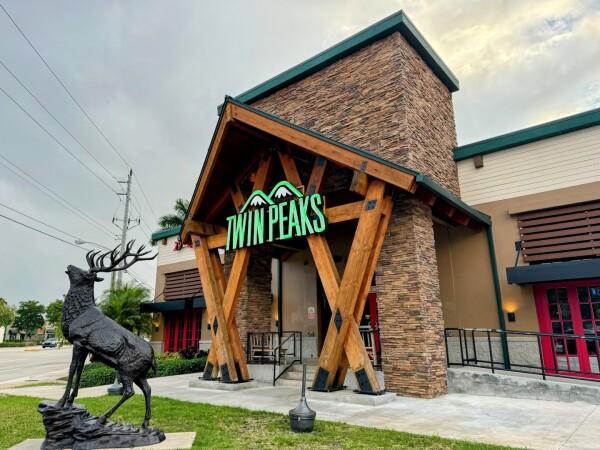 Best Sports Bars in Fort Lauderdale - Twin Peaks @ Cypress Creek