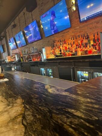 Best Sports Bars in Chicago - Williams Inn Pizza & Sports Bar