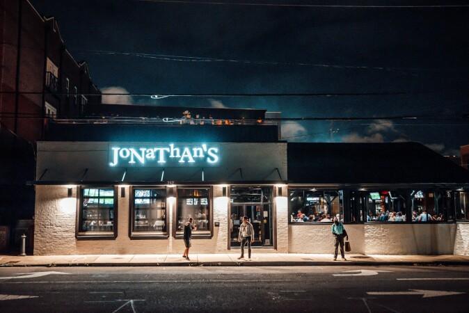 Best Sports Bars in Nashville - Jonathan's Grille @ 3Rd Ave