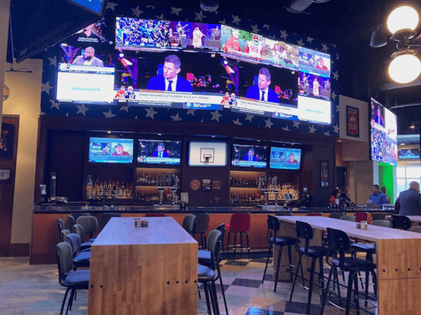 Best Sports Bars in Austintown - Sportsbook @ Hollywood Gaming