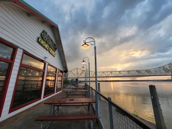 Best Sports Bars in Louisville - Joe's Crab Shack @ Louisville, Ky