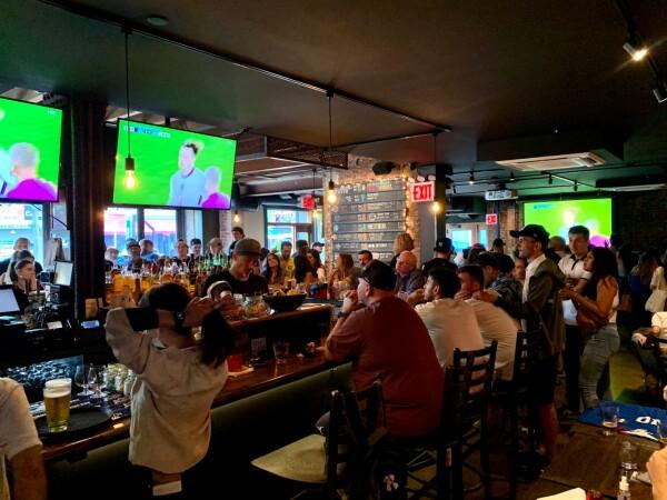 Best Sports Bars in Astoria - Rivercrest