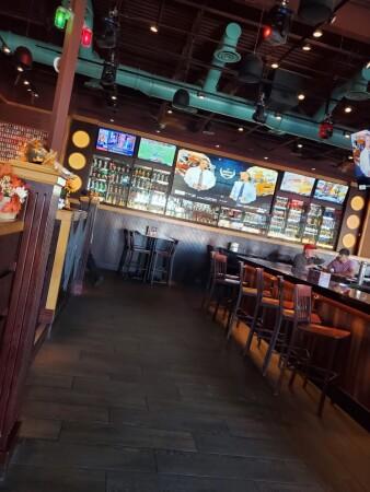 Best Sports Bars in Marlton - Chickies & Petes @ Marlton