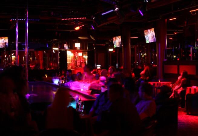 Best Sports Bars in Chicago - Ricks Cabaret Chicago