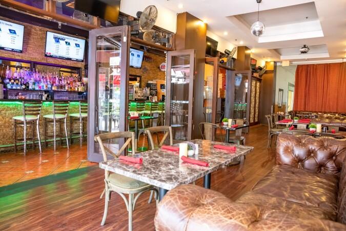 Best Sports Bars in Miami Beach - Groovy's Pizza And Bar