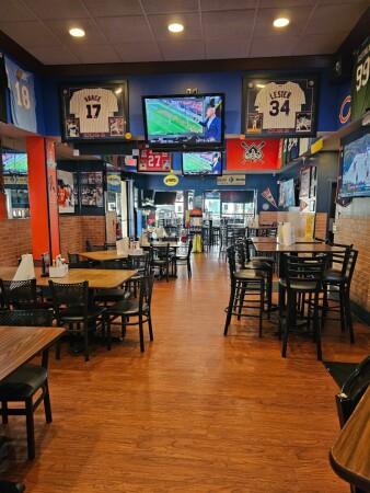 Best Sports Bars in Lake Mary - Friendly Confines @ Lake Mary