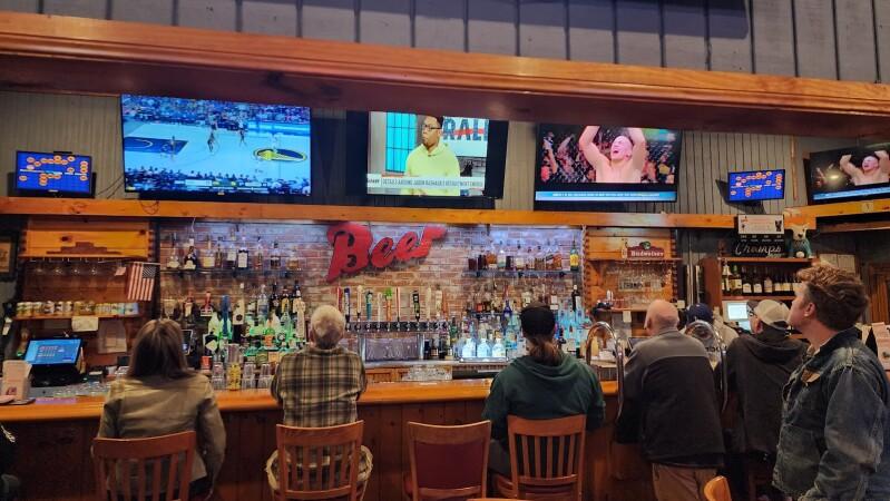 Best Sports Bars in Burbank - Champs Sports Pub