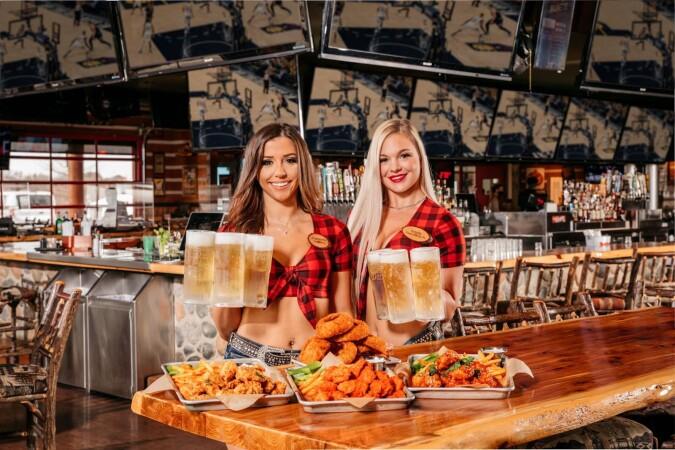 Best Sports Bars in Scottsdale - Twin Peaks Restaurant @ Scottsdale