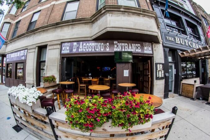 Best Sports Bars in Chicago - D Agostinos Pizza & Pub @ Wrigleyville