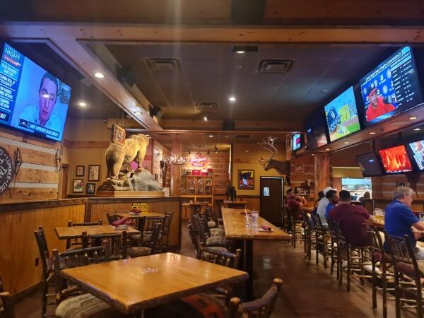 Best Sports Bars in Phoenix - Twin Peaks Restaurant @ Phoenix