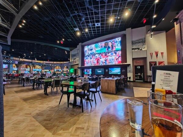 Best Sports Bars in Columbus - Hollywood Casino @ Columbus