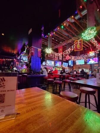 Best Sports Bars in Los Angeles - 901 Bar & Grill