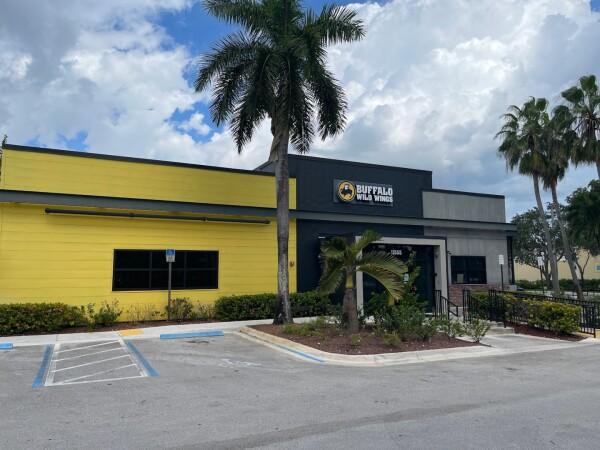 Best Sports Bars in Pembroke Pines - Buffalo Wild Wings @ Pembroke Pines, Fl