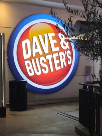 Best Sports Bars in Los Angeles - Dave & Busters @ Los Angeles/Hollywood