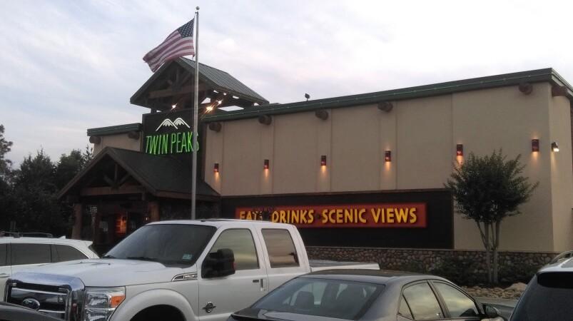 Best Sports Bars in Augusta - Twin Peaks Restaurant @ Augusta