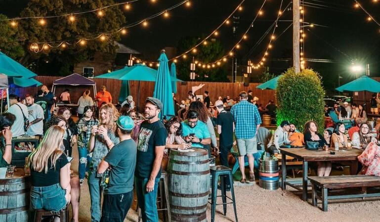 Best Sports Bars in Houston - Social Beer Garden Htx