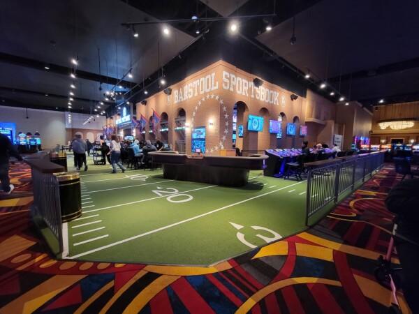 Best Sports Bars in Grantville - Barstool Sportsbook @ Hollywood Casino Grantville